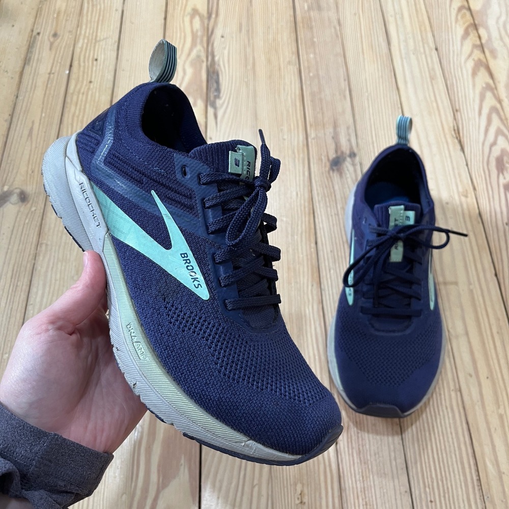 Brooks Ricochet 3 Running Shoes Womens 9 Navy Blue Mint Green 1203481B462